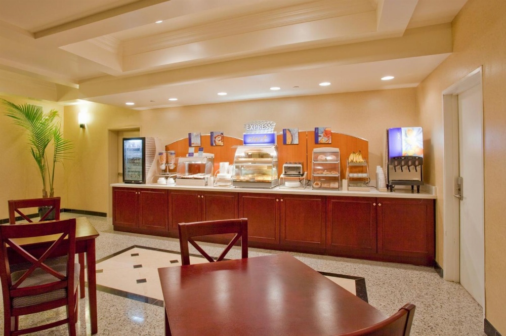 Holiday Inn Express Hotel & Suites Los Angeles Airport Hawthorne